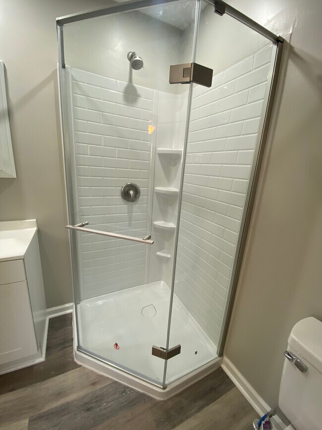 Building Photo - 1622 McCullough Ave NE