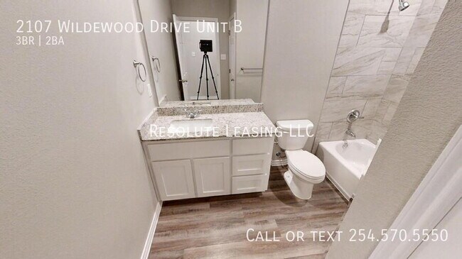 Building Photo - 2107 Wildewood Dr