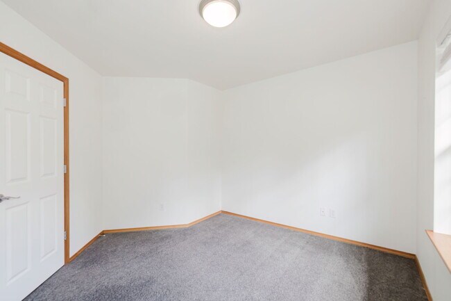 Building Photo - 6492 Wexford Ave SW