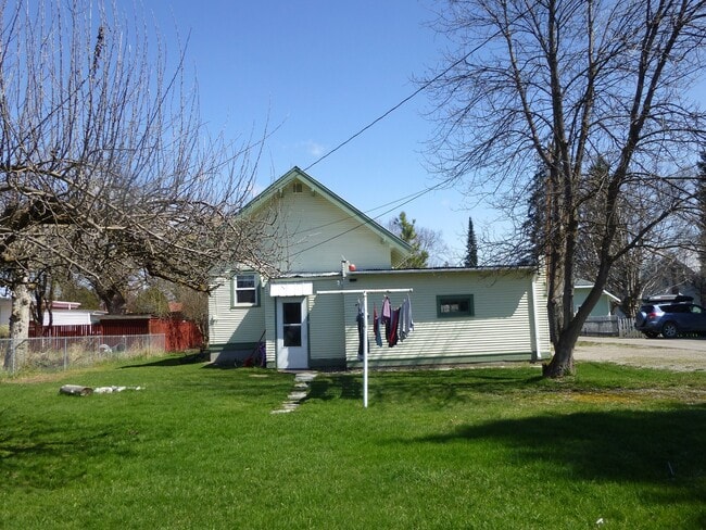 Building Photo - Cute Home in Whitefish with Yard & Storage