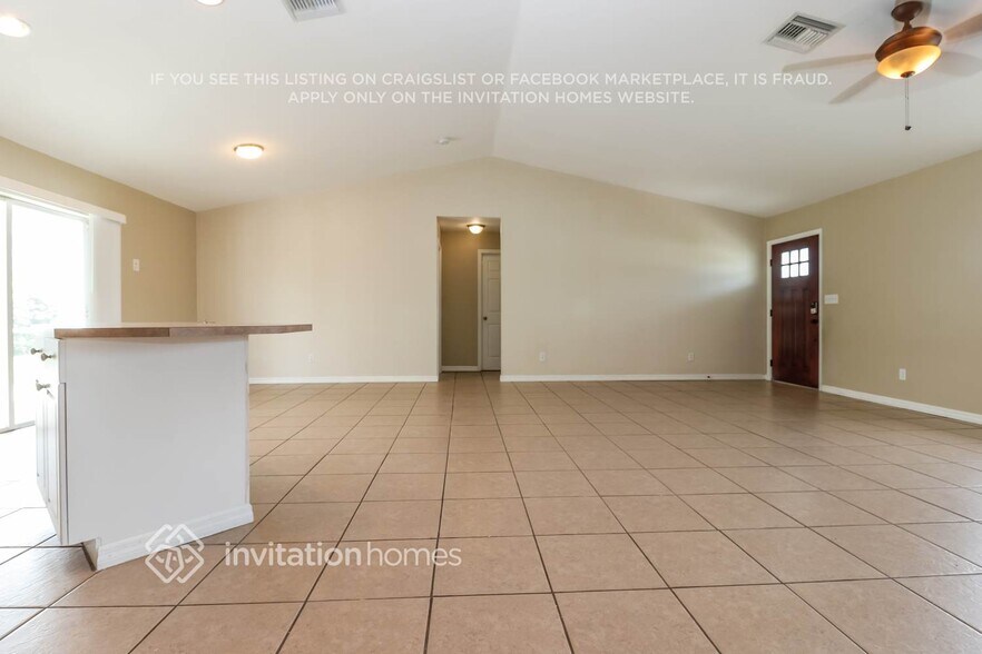 Building Photo - 3322 Oasis Blvd