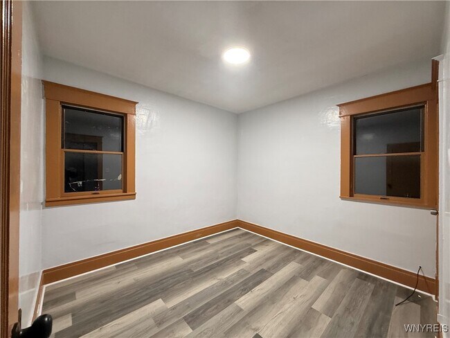 Building Photo - 111 Dempster St