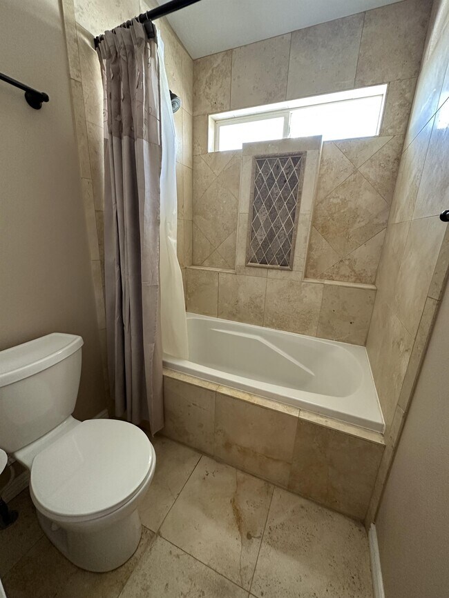 Building Photo - 113 Manilla Dr