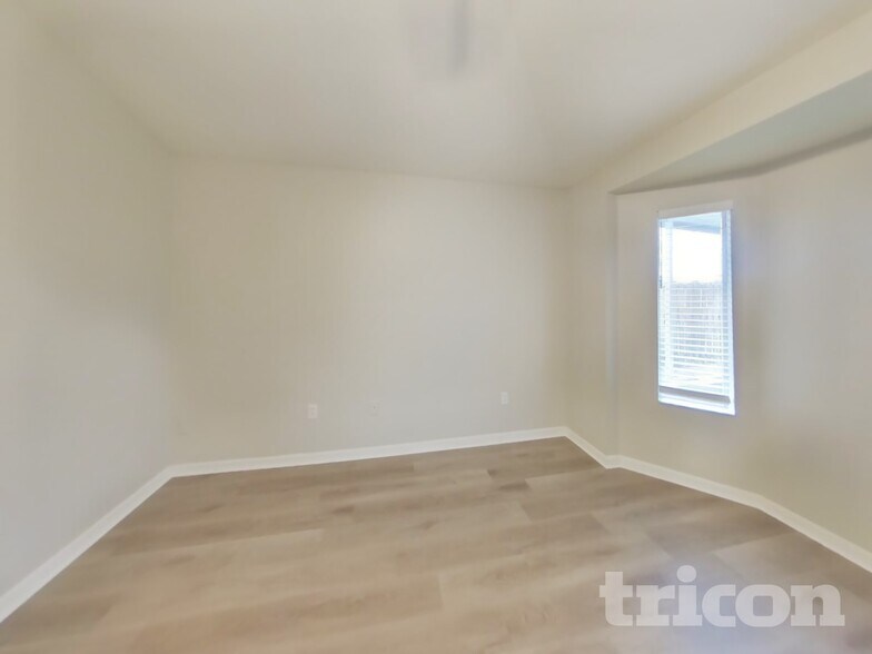 Building Photo - 10435 Blackmore Dr