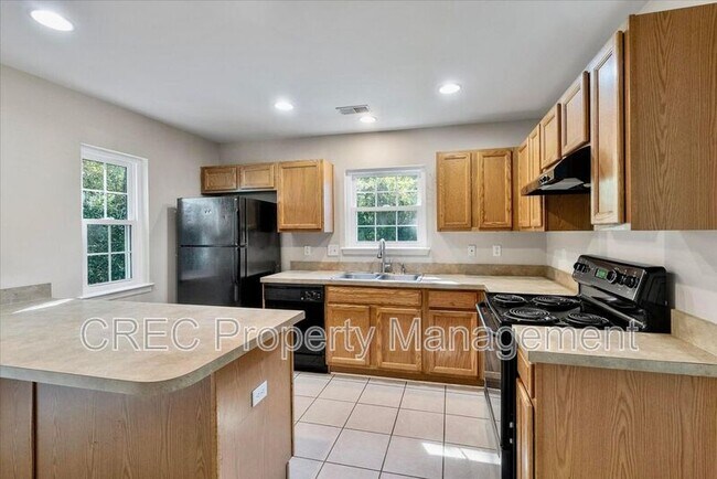 Building Photo - 7900 Shadow Oak Dr