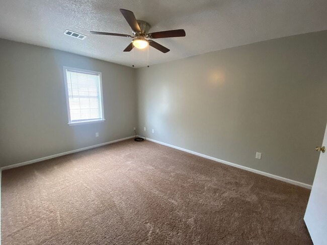 Building Photo - 6107 Vinnie Dr