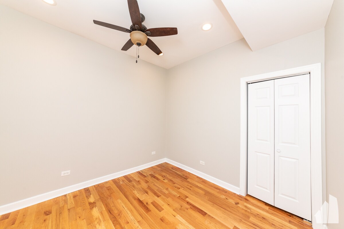 Building Photo - 1420 W Irving Park Rd