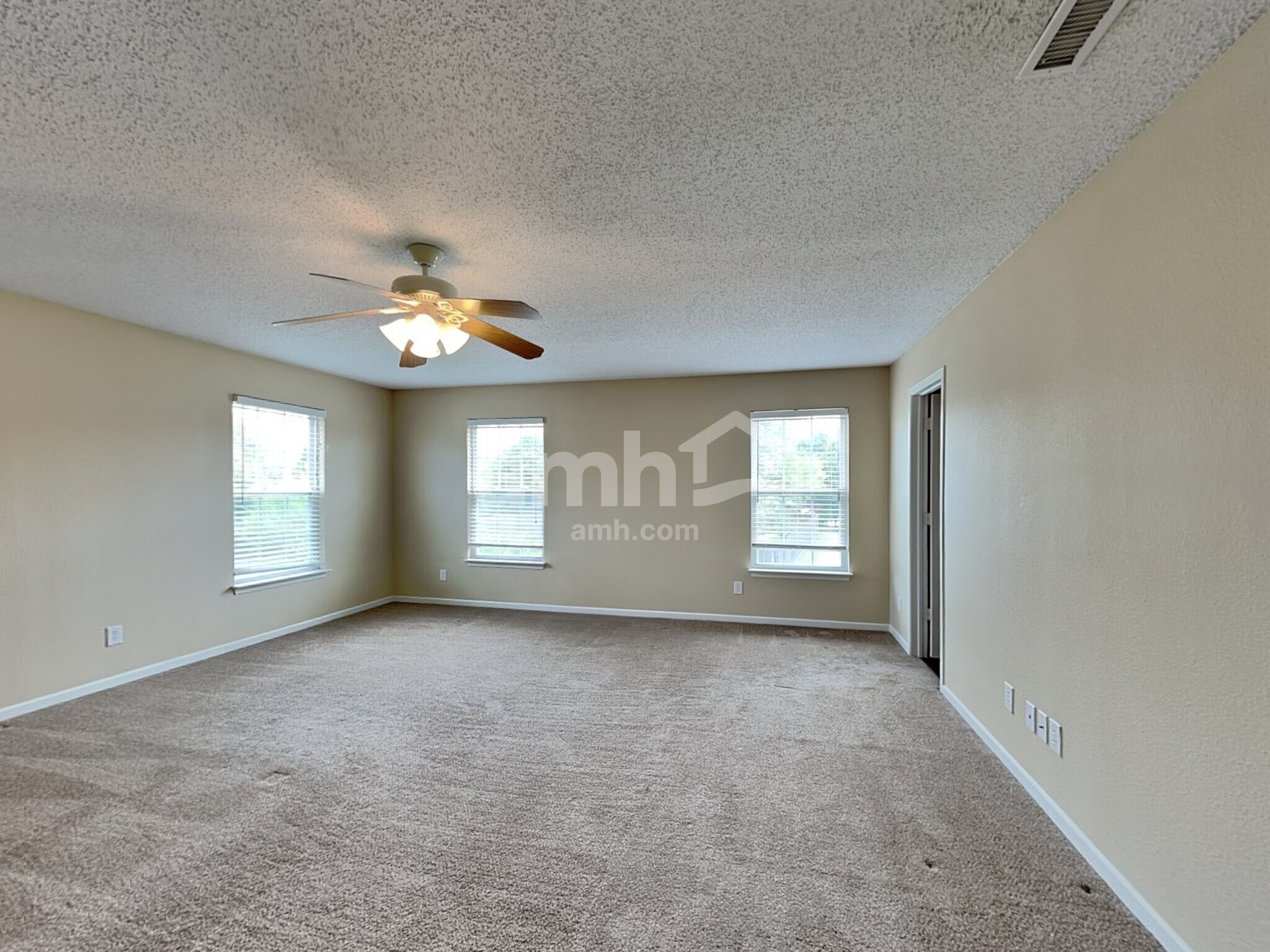 Building Photo - 13993 Meadow Lake Dr