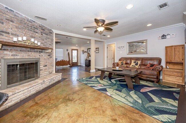 Building Photo - 3 Bedroom 2 Bath Back Bay Luxury Rental Home