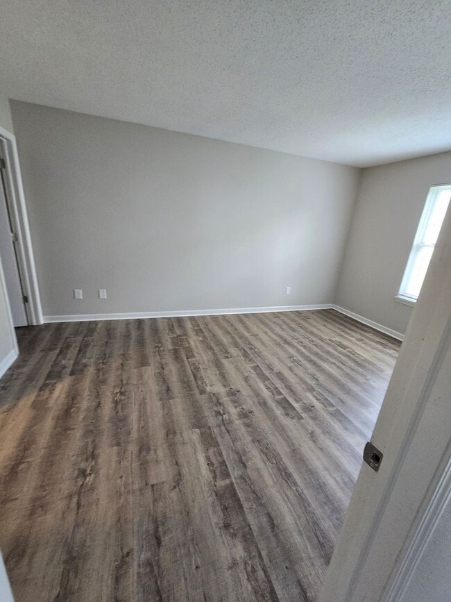 Building Photo - Three Bedroom Ranch Style Home Located in ...
