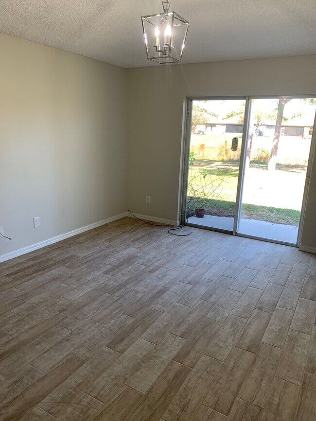 Building Photo - Beautiful 3 Bedroom, 2 Bathroom Home with Lake in Melbourne, FL!