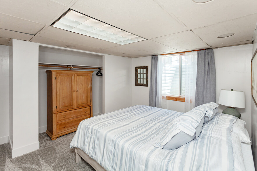 2d Floor Bathroom - 2019 Payton Ave