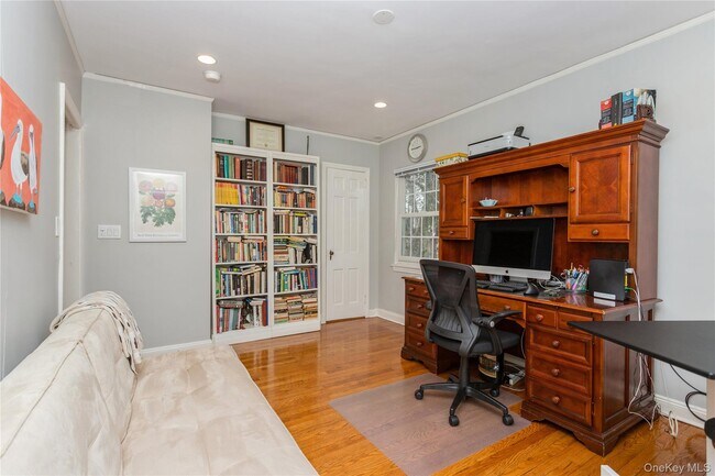 Building Photo - 9 Holland Pl