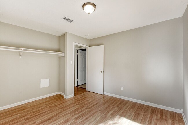 Building Photo - Great house in great neighborhood