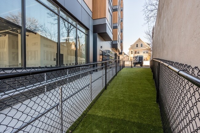 Building Photo - 600 Broadway