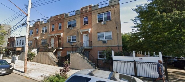 Primary Photo - 790 Glenmore Ave