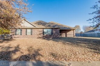 Building Photo - 1278 N Heritage Ave