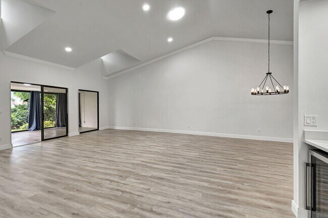 Building Photo - 4705 Fountains Dr S