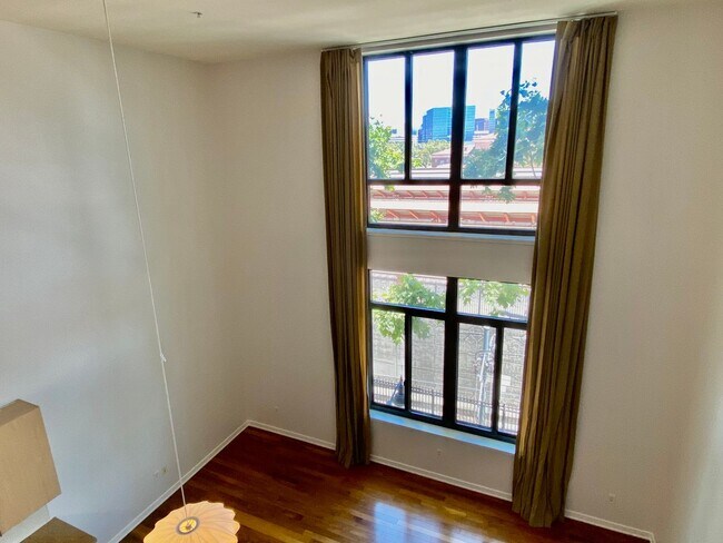 Building Photo - Modern Plant 51 Condo with Downtown Views | Secure Access | GE Café Appliances | Dogs Welcome