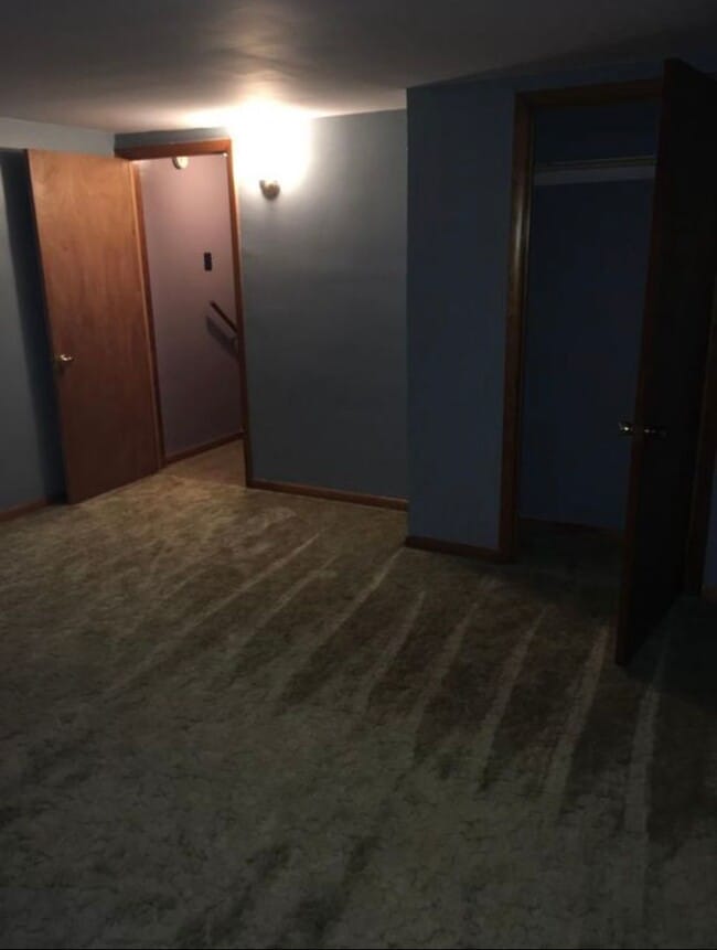 Building Photo - 3 bedroom 1 bathroom