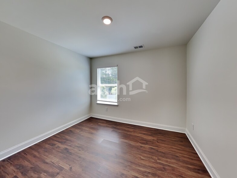 Building Photo - 769 Carnaby Ln