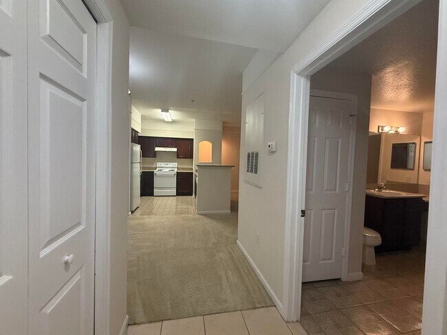 Building Photo - 2801 Chancellorsville Dr