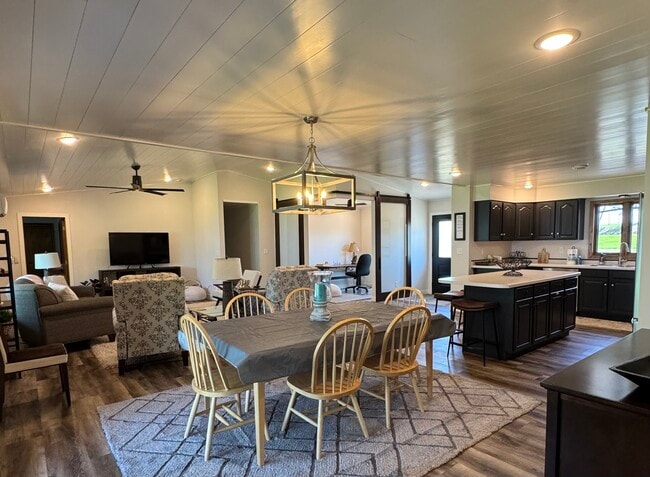 Building Photo - 41208 Marion Dr N