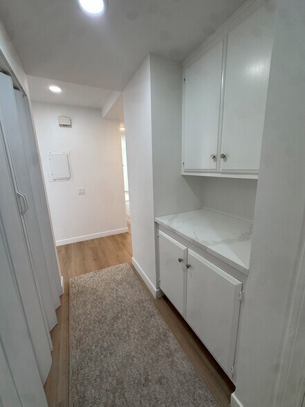 Building Photo - 3200 La Rotonda Dr