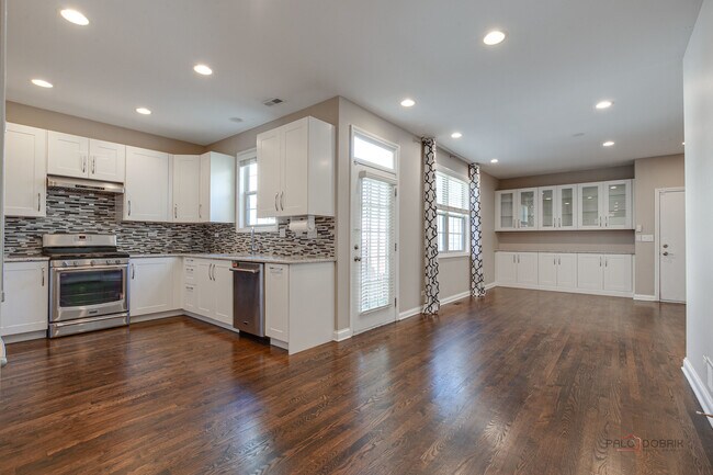 Building Photo - 2460 Violet St