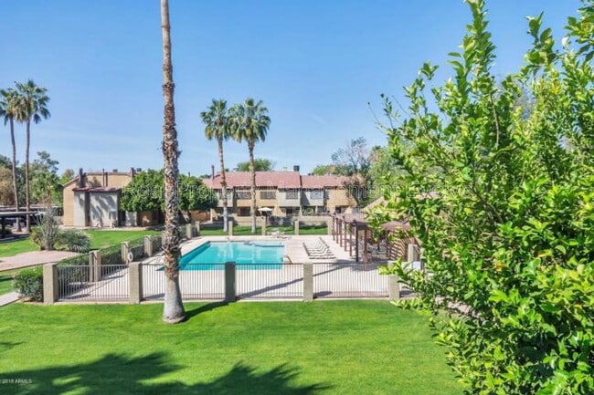 Building Photo - 2040 S Longmore