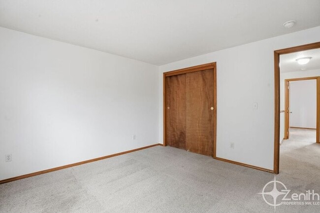 Building Photo - 10516 NE 113th Ave