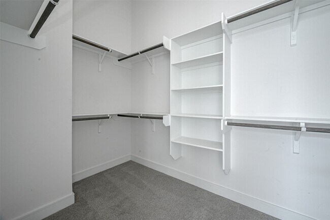 Building Photo - 8930 Spring Knoll Forest Dr