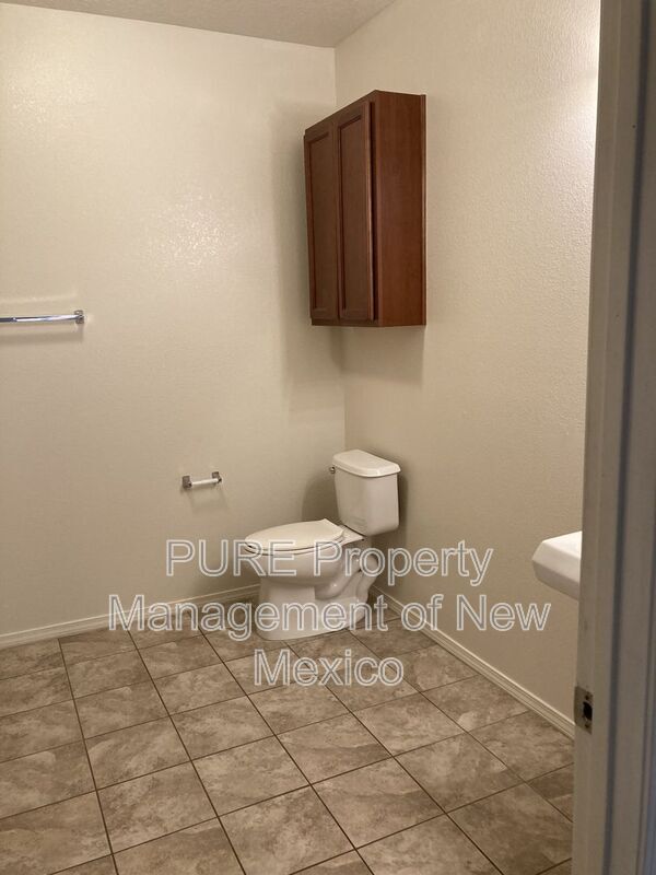 Building Photo - 601 Menaul Blvd NE