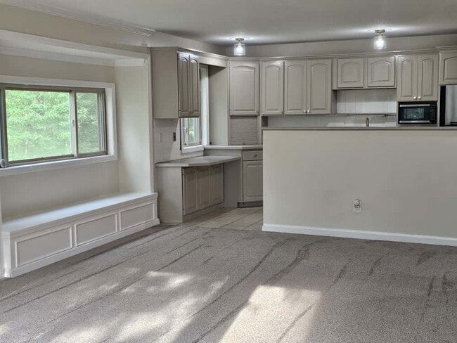 Building Photo - 54 Library Ln