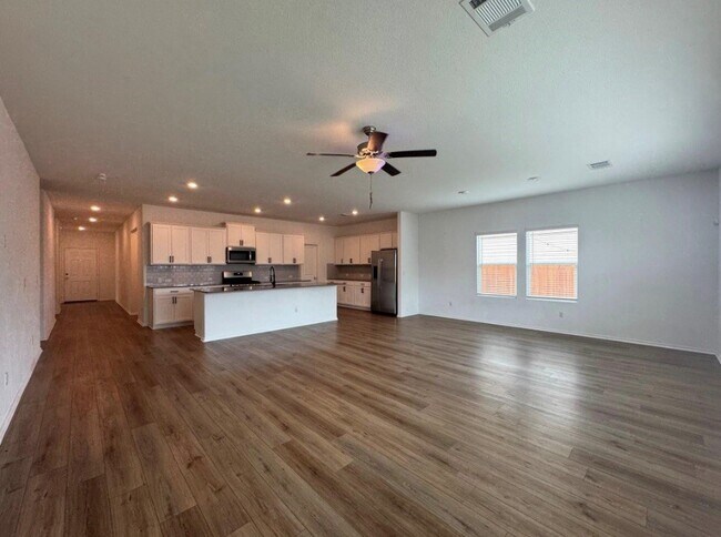 Building Photo - 208 Otter Rd