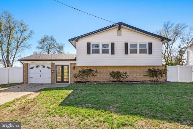 Building Photo - 2211 New Albany Rd