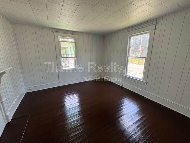 Building Photo - 809 Sunset Ave