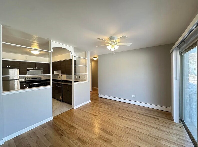 Building Photo - 1653 Oakwood Ave