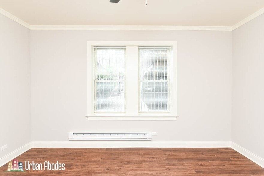 Building Photo - 645 W Wrightwood Ave