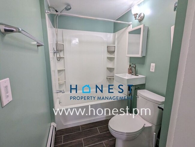 Building Photo - 162 College Ave