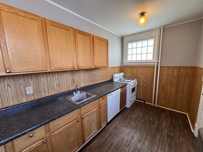 Building Photo - 914 23rd St