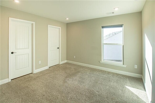 Building Photo - 7950 Welch Mill