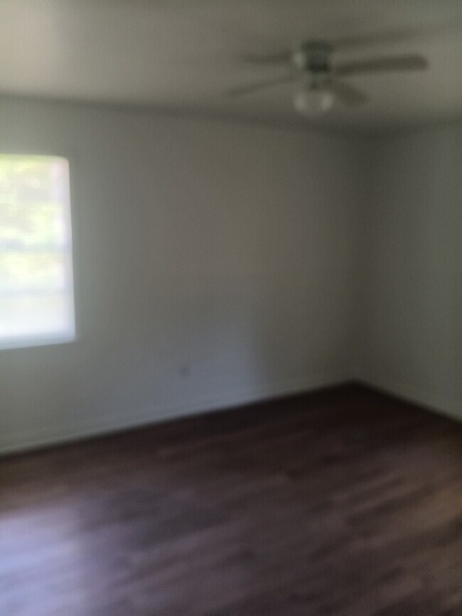 Building Photo - Teresa