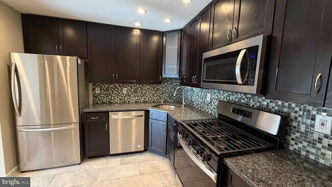 Building Photo - 81 Willow Ct