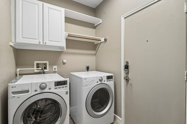 Building Photo - 3904 Arroyo Seco