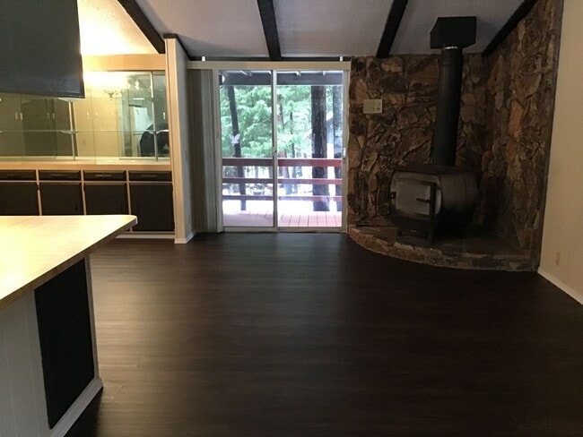 Building Photo - Large spacious 2Bd manufactured home avail...