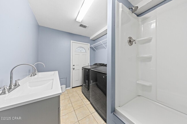 Building Photo - 301 Fairway Blvd