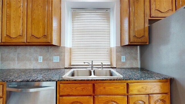 Building Photo - 16410 Bluff Springs Dr