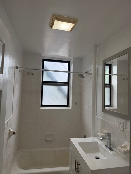 Building Photo - 312 Woodworth Ave