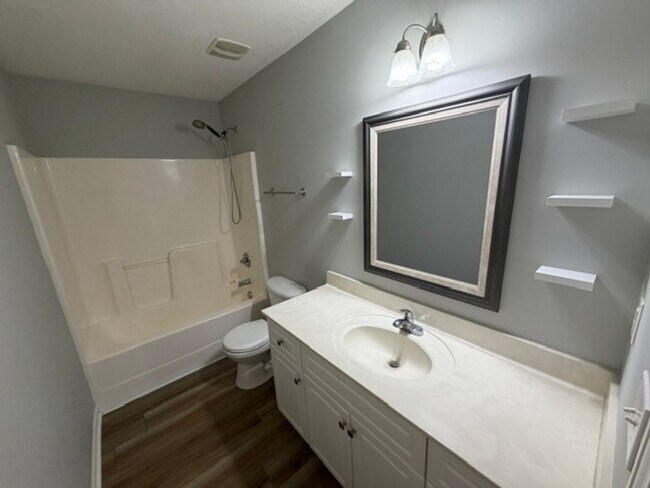 Building Photo - 514 Lory Ln
